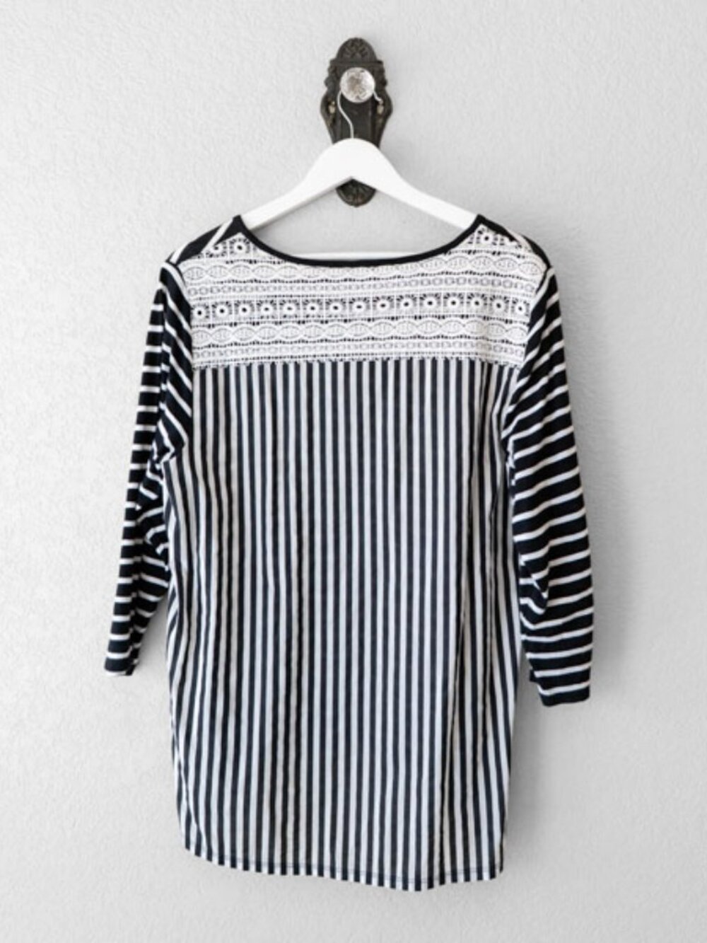 Chico’s Black White Stripe Lace Back Hi Lo Top Medium 100% Cotton Nautical - Picture 8 of 12